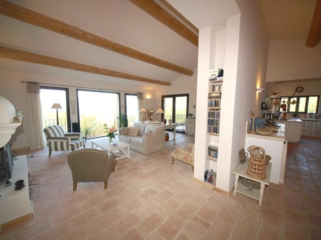 Close to a village of Luberon, nice and quiet house on a piece of land of 2760 m².